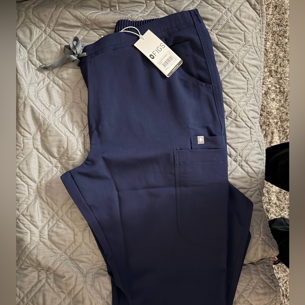 Figs Women's Skinny Pants in Navy